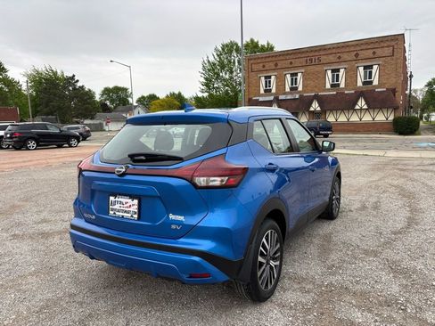 Used 2024 Nissan Kicks SV FWD image 3