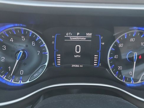 Used 2020 Chrysler Voyager L FWD image 28