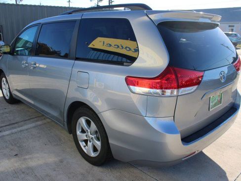 Used 2013 Toyota Sienna LE image 7