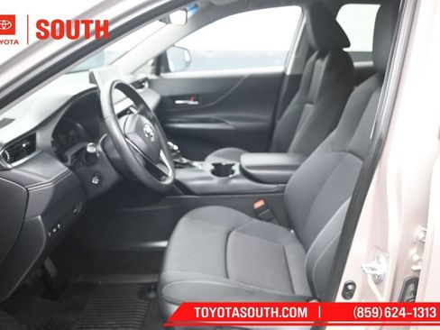 Used 2023 Toyota Venza LE AWD/4WD image 9