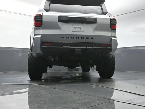 Used 2025 Toyota 4Runner SR5 AWD/4WD image 34