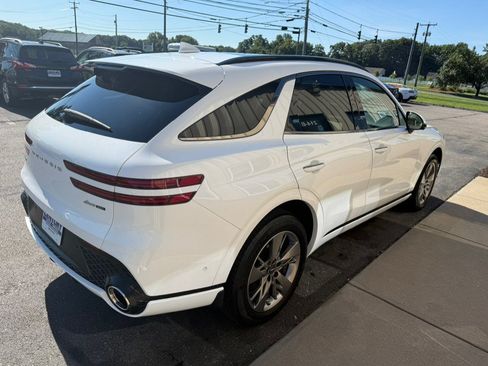 Used 2023 Genesis GV70 3.5T Sport w/ Sport Advanced Package AWD/4WD image 8