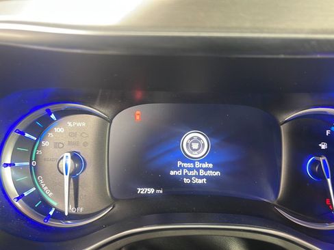 Used 2022 Chrysler Pacifica Limited w/ Uconnect Theater Family Group FWD image 18
