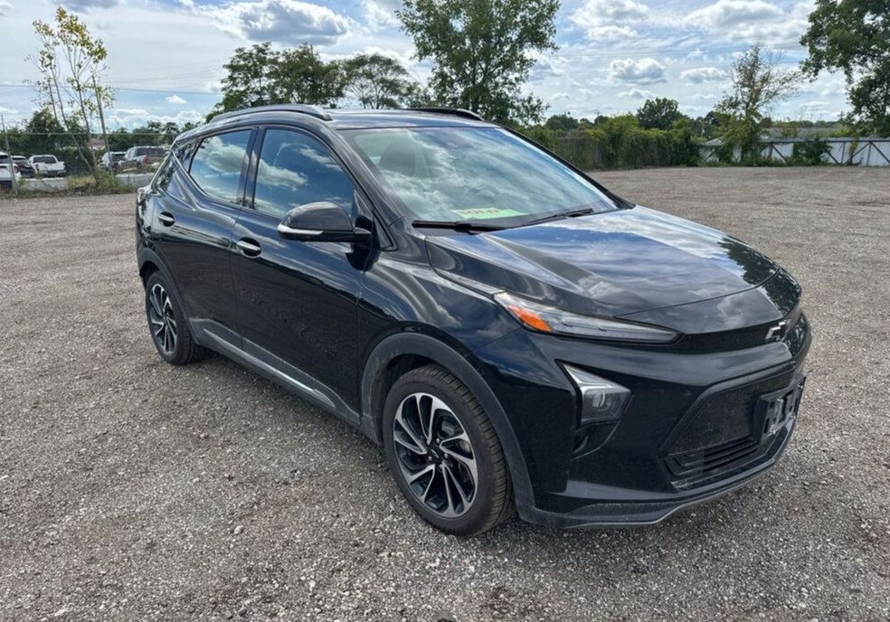 Used 2023 Chevrolet Bolt EUV Premier w/ Sun & Sound Package FWD image 5