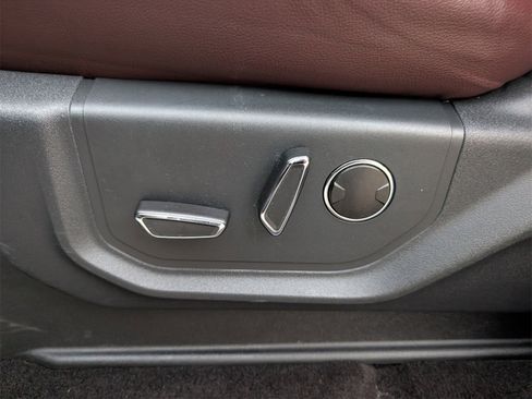 Used 2022 Ford Expedition Limited image 16