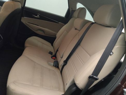 Used 2020 Kia Sorento LX FWD image 18