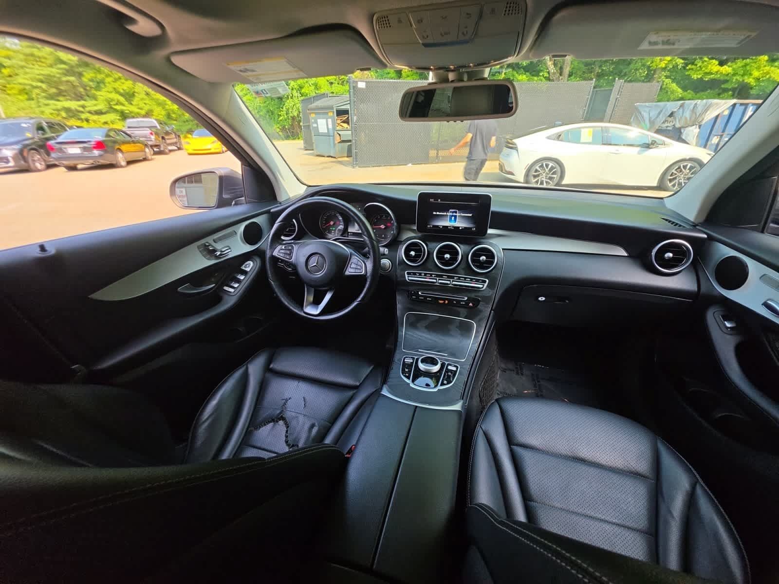 Used 2019 Mercedes-Benz GLC 300 4MATIC w/ Premium Package image 23
