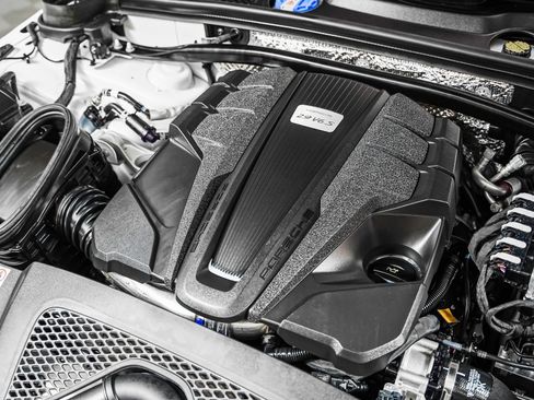Certified 2025 Porsche Macan S AWD/4WD image 13