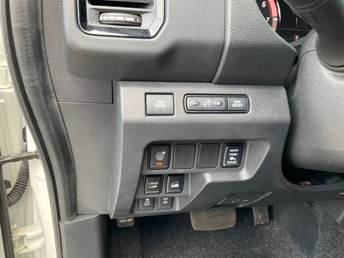 Used 2022 Nissan Frontier PRO-4X AWD/4WD image 9