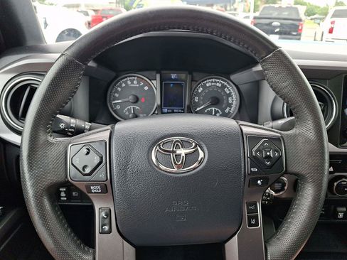 Used 2019 Toyota Tacoma TRD Off-Road AWD/4WD image 19