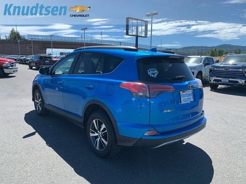 Used 2017 Toyota RAV4 XLE AWD/4WD image 5
