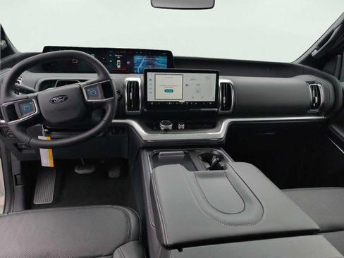 New 2026 Ford Expedition Platinum w/ Stealth Appearance Package AWD/4WD image 5