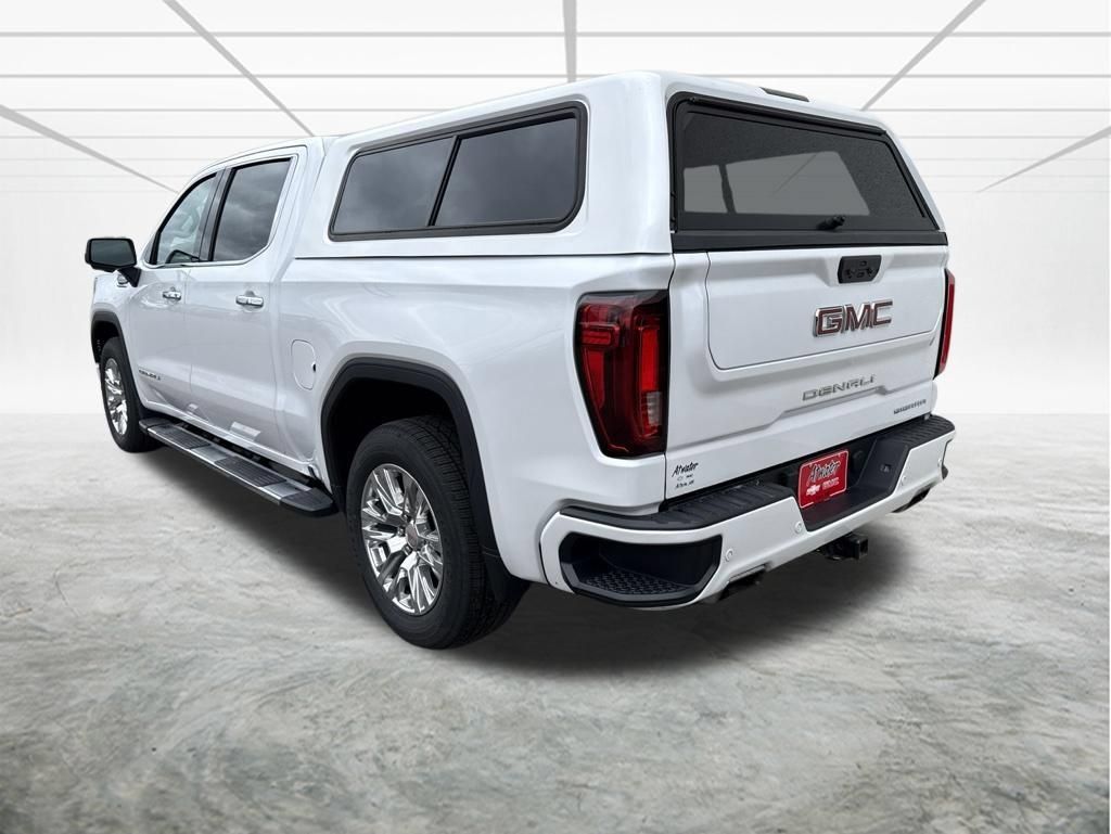 Used 2023 GMC Sierra 1500 Denali w/ Technology Package AWD/4WD image 3