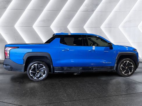Used 2026 Chevrolet Silverado EV LT AWD/4WD image 7