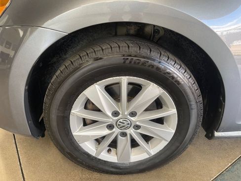 Used 2016 Volkswagen Golf S FWD image 17