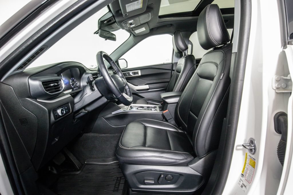 Used 2023 Ford Explorer XLT w/ Equipment Group 202A AWD/4WD image 9