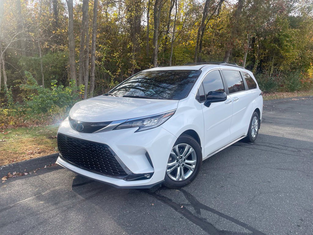 Used 2023 Toyota Sienna XSE w/ XSE Plus Package AWD/4WD image 1