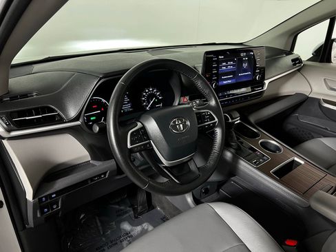 Certified 2024 Toyota Sienna XLE image 12