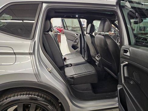 Used 2021 Volkswagen Tiguan SE AWD/4WD image 33