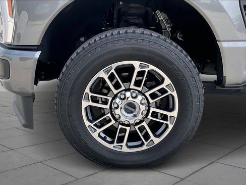 Used 2024 Ford F250 Limited w/ FX4 Off-Road Package image 9