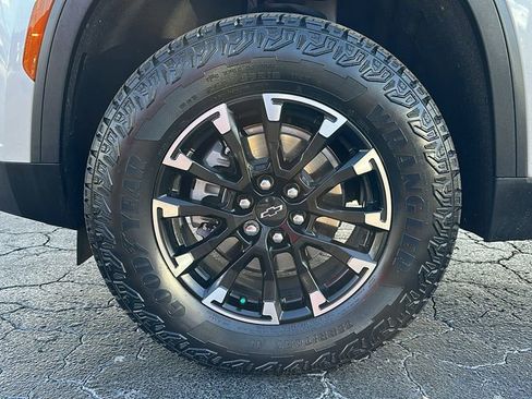 Used 2024 Chevrolet Traverse Z71 image 14