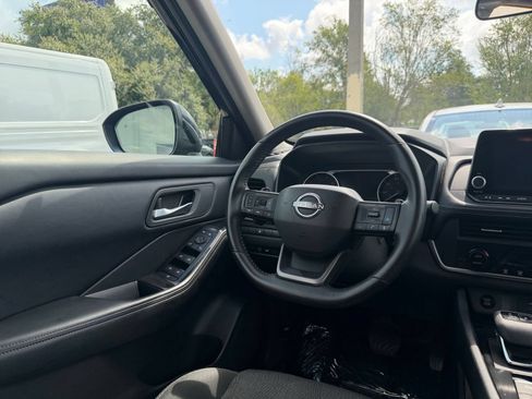 Used 2025 Nissan Rogue SV AWD/4WD image 36