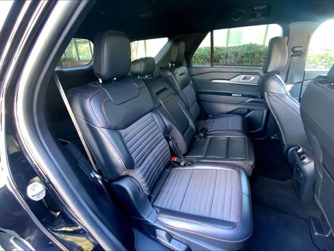 Certified 2025 Ford Explorer ST-Line w/ ST-Line Street Pack image 18