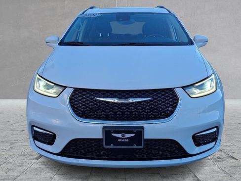 Used 2021 Chrysler Pacifica Touring-L w/ Uconnect Theater Family Group image 3