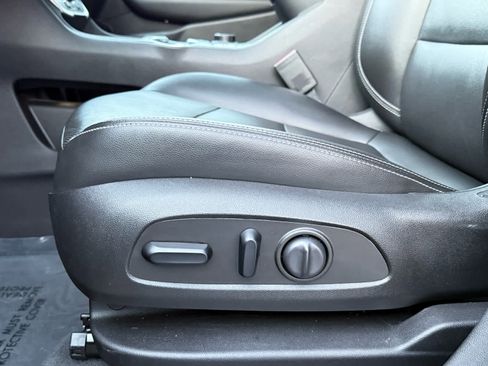 Used 2022 GMC Terrain SLT w/ Tech Package image 13