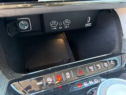 Used 2022 Jeep Wagoneer Series III w/ Premium Group I AWD/4WD image 33