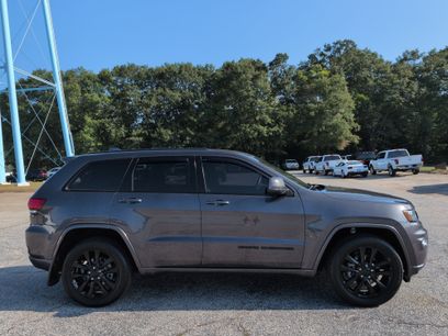 Used 2017 Jeep Grand Cherokee Altitude