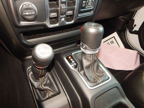 Used 2023 Jeep Gladiator Overland image 20