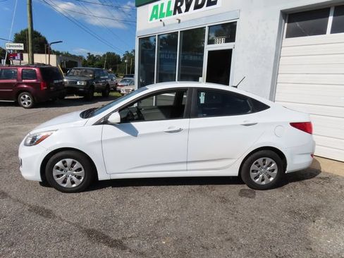 Used 2017 Hyundai Accent SE FWD image 7