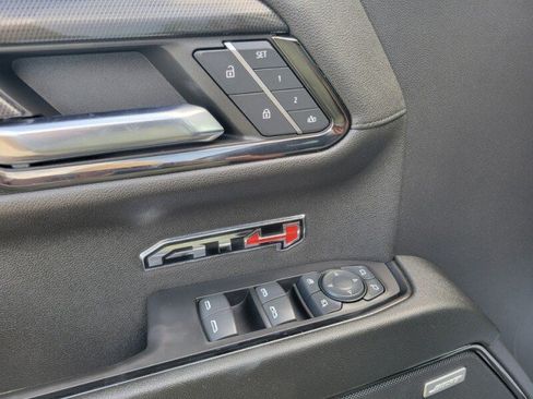 Used 2024 GMC Sierra 1500 AT4 w/ Technology Package AWD/4WD image 17