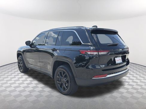 Used 2023 Jeep Grand Cherokee Limited RWD image 3