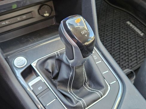 Used 2023 Volkswagen Tiguan SE AWD/4WD image 20