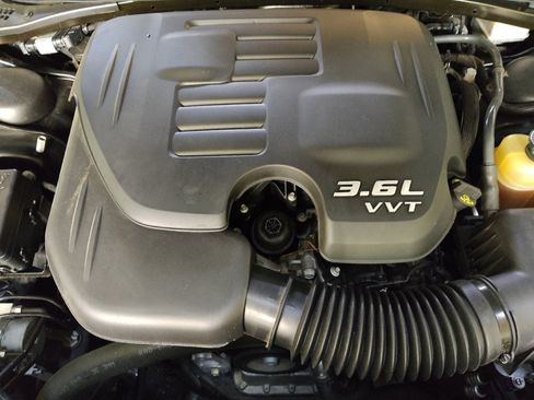 Used 2019 Dodge Challenger SXT image 30