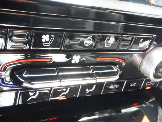 Certified 2023 Jeep Grand Cherokee Overland w/ Luxury Tech Group IV AWD/4WD image 26