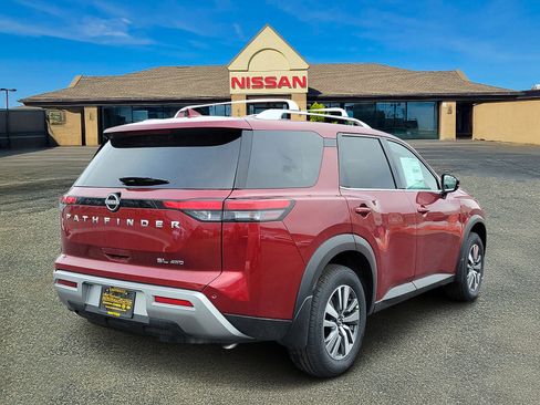 New 2025 Nissan Pathfinder SL image 4