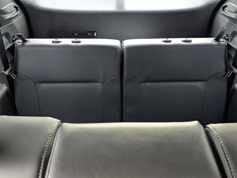 Used 2025 Mitsubishi Outlander SE image 33