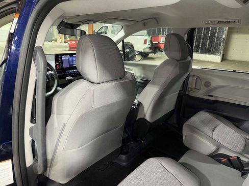 Used 2022 Toyota Sienna LE FWD image 27