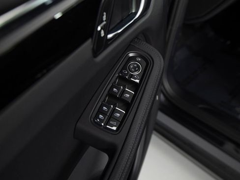 Certified 2025 Porsche Macan image 17