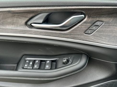 New 2026 Jeep Grand Cherokee L Limited AWD/4WD image 10