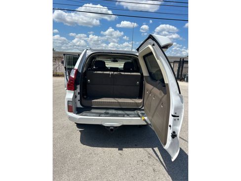 Used 2011 Lexus GX 460 image 5