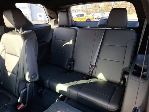 Used 2023 Chevrolet Traverse LT image 14