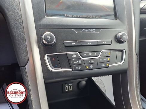 Used 2020 Ford Fusion SE FWD image 11