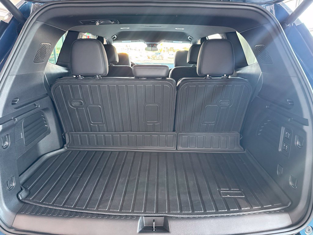 Used 2024 GMC Acadia Denali FWD image 9