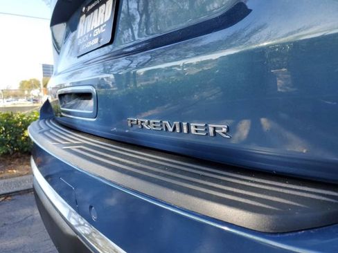 Used 2025 Chevrolet Suburban Premier RWD image 7