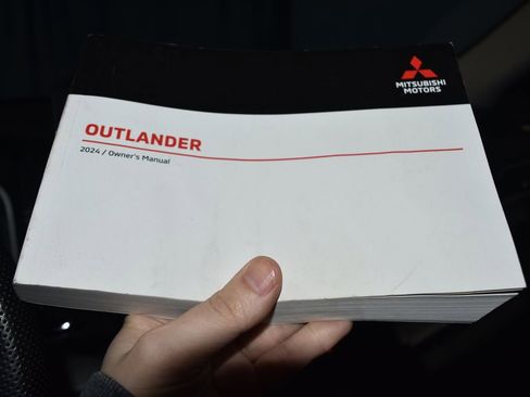 Used 2024 Mitsubishi Outlander SE image 10