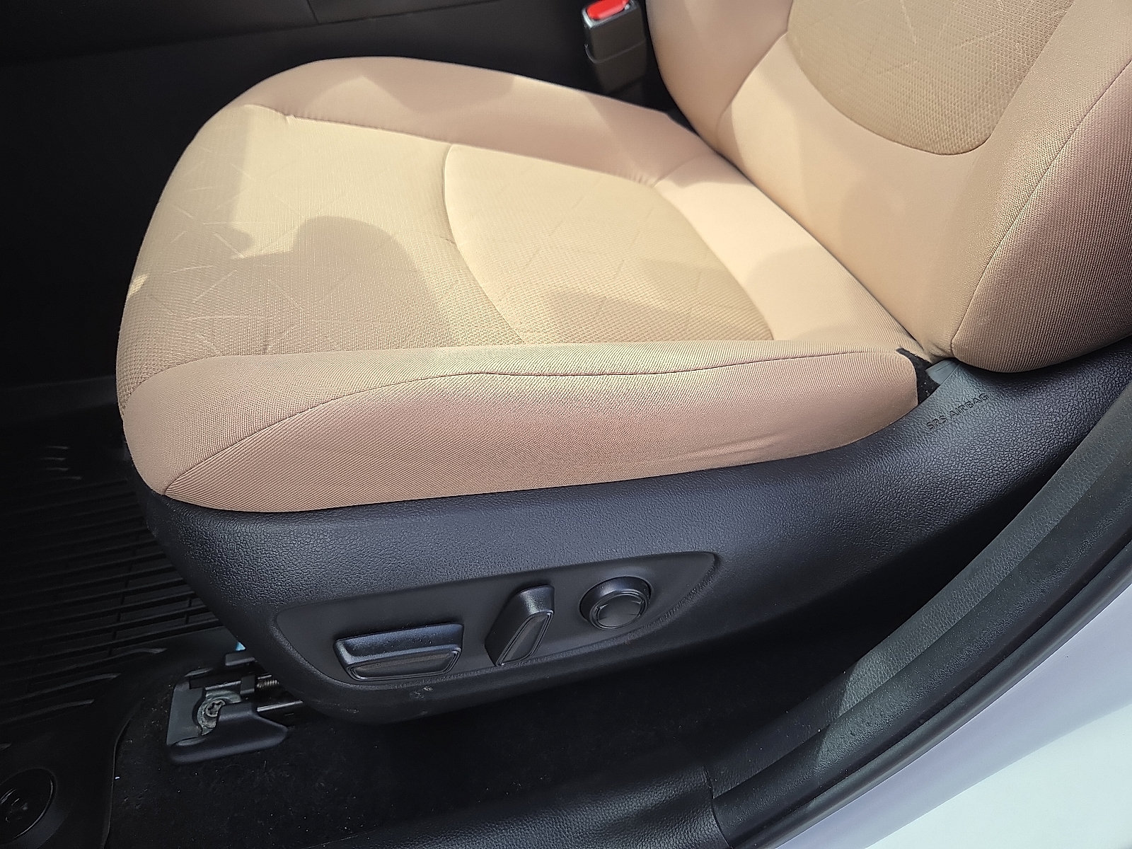 Used 2023 Toyota RAV4 XLE AWD/4WD image 14